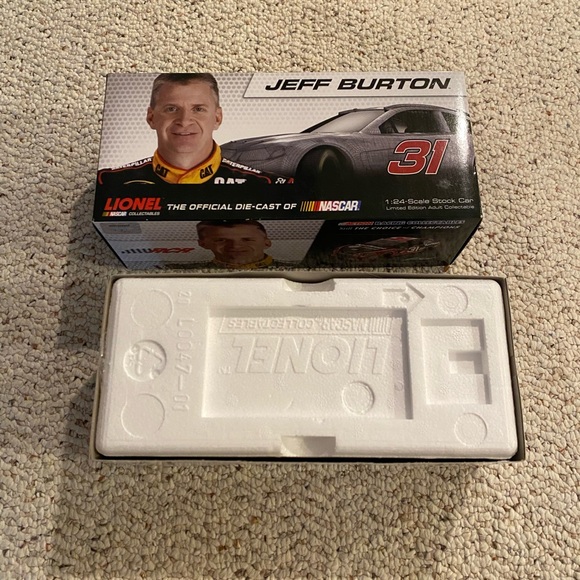 Autographed Jeff Burton NASCAR 1:24- Scale Stock Car - Picture 4 of 6